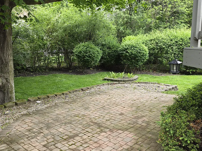 112 S Deerpath Dr — Photo 3