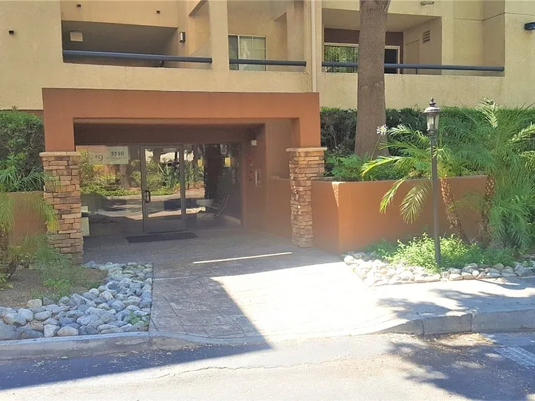 5510 Owensmouth Ave #213 — Photo 3