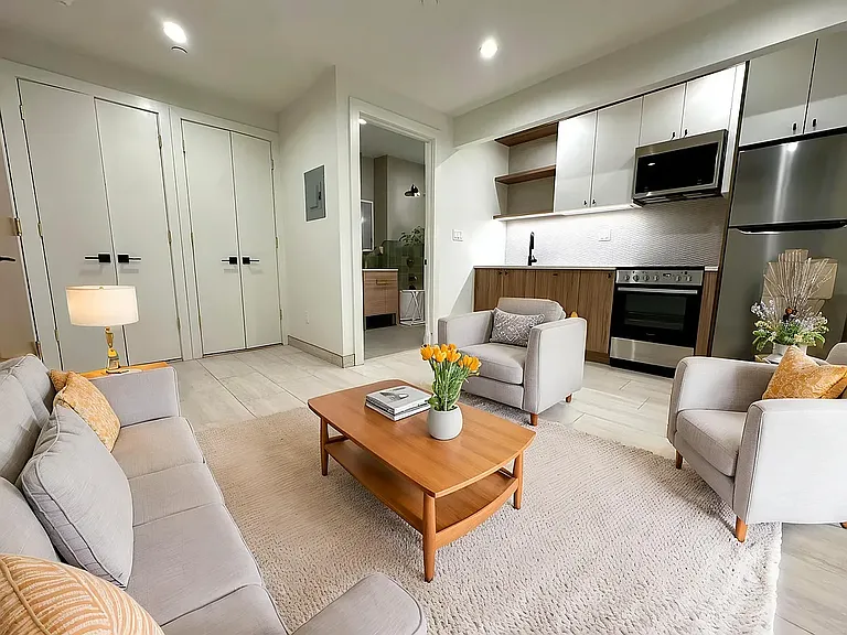 1554 New York Ave #1B — Photo 3
