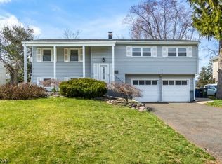 16 Drake Rd, Somerset, NJ 08873