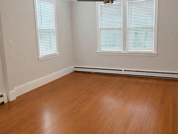 3rd image of 187 E Bergen Pl #B