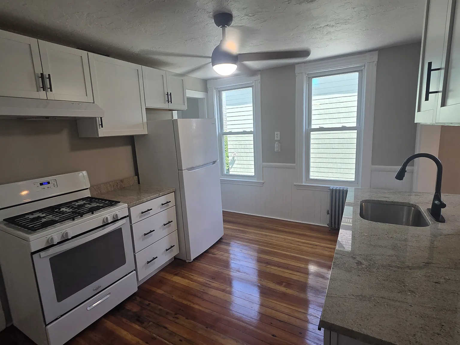 2 bed, 1000 sqft, $2,950 — Photo 3