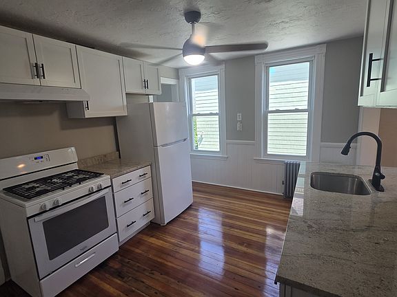 3rd image of 5 Moseley St #2