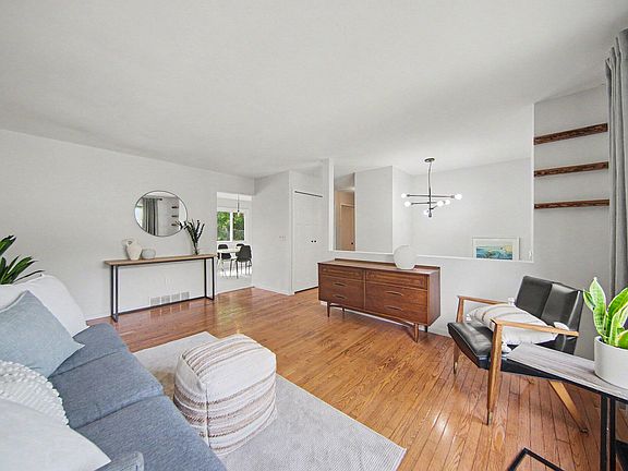 4th image of 520 Carolina Ave