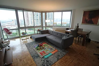 Rented by Space Marketing Shop