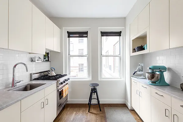 Sold by Compass | media 17