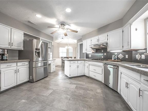 5th image of 3108 Oxford Ct