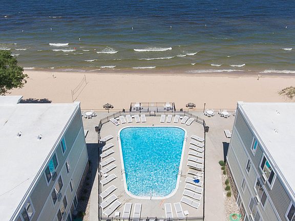 5th image of 223 N Shore Dr N APT 209