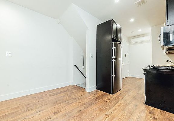 5th image of 393 Bleecker St APT 1L