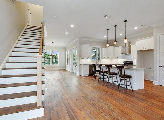 3rd image of 1760 Pratt Dr