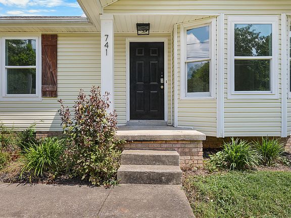 4th image of 741 Princeton Cir