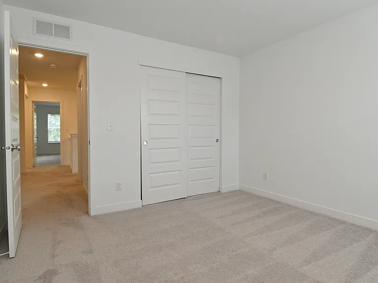 1728 Trinity Ln — Photo 17
