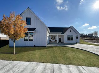 1235 NW Kamiak Ct, Pullman, WA 99163