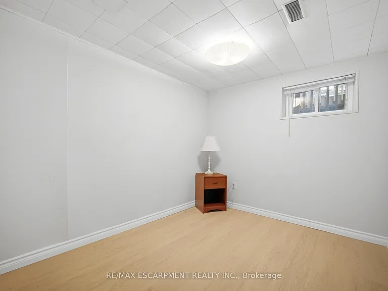 1926 Reiss Ct — Photo 25