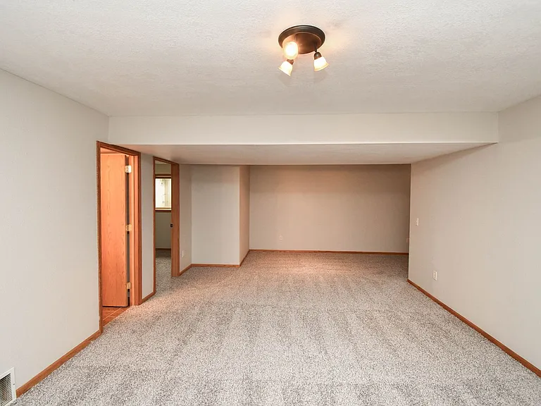 5101 W Cushman St — Photo 36