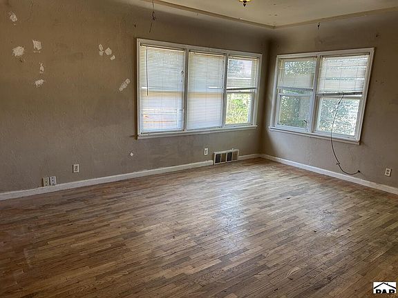 4th image of 612 Floyd Ln