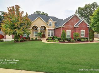 5207 S 44th St, Rogers, AR 72758