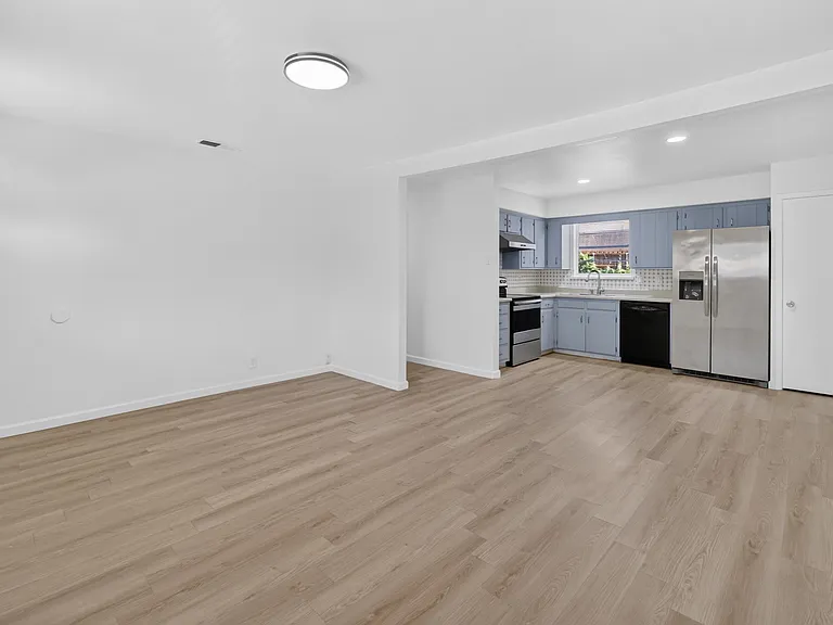 2210 Sycamore Dr — Photo 4