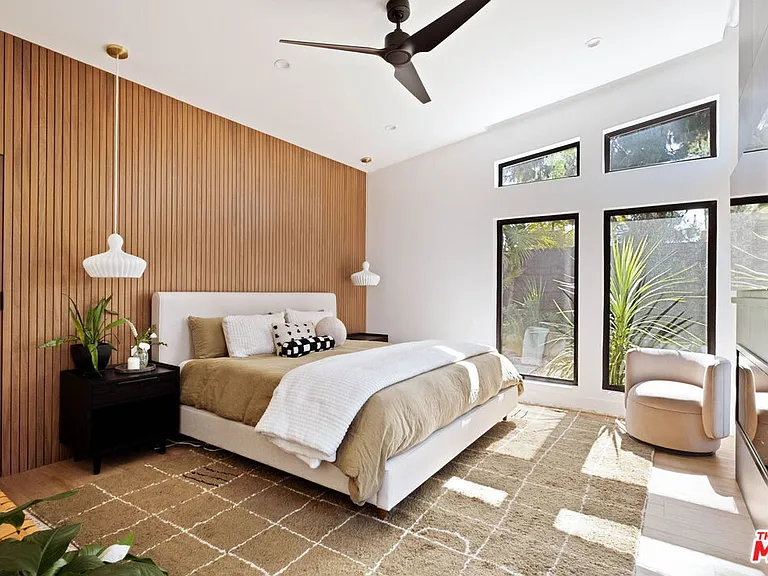 4735 Degovia Ave — Photo 12
