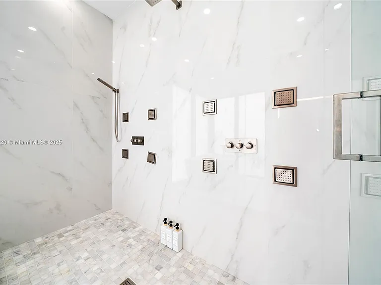 550 NW 42nd St — Photo 22