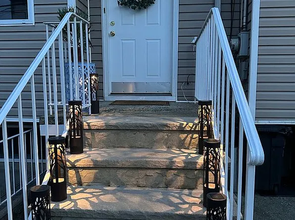 16 Nunzie Ct, Staten Island, NY 10303