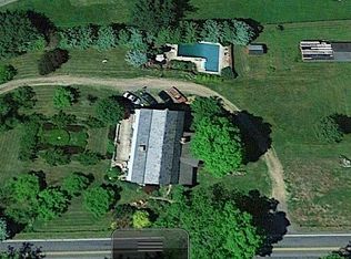 625 Mountain View Dr, Gilbert, PA 18331