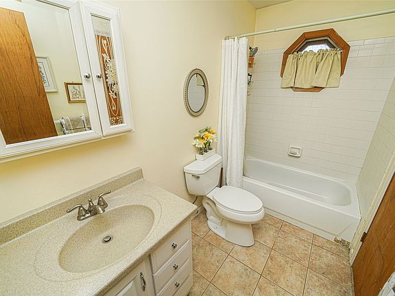 5th image of 37 Windus Dr