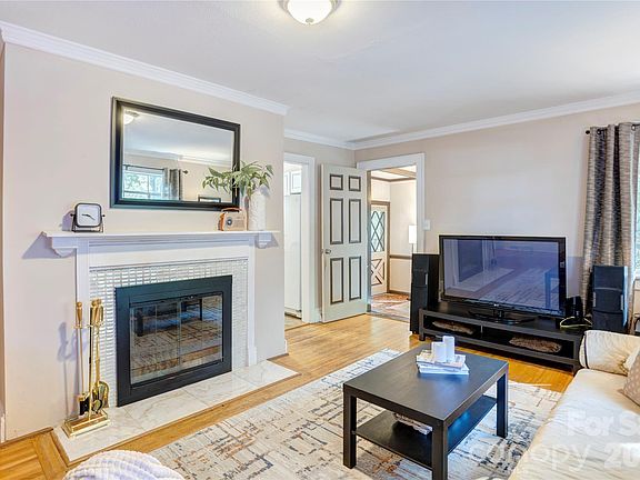 4th image of 50 Park Dr SW