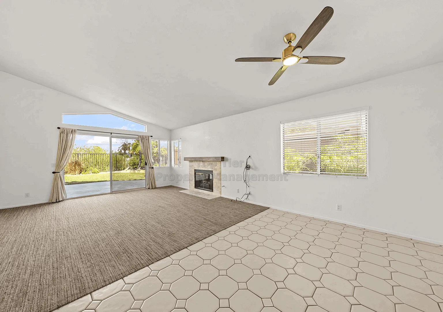 Rare Single Story Detached Home In Oceanside |2 Bed, 2 Bath| Available Now! — Photo 4