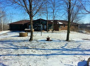 6061 28th Avenue Dr, Vinton, IA 52349