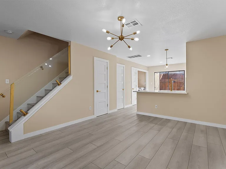 11901 Swearingen Dr #105 — Photo 8