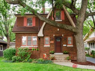 168 Barrypoint Rd, Riverside, IL 60546