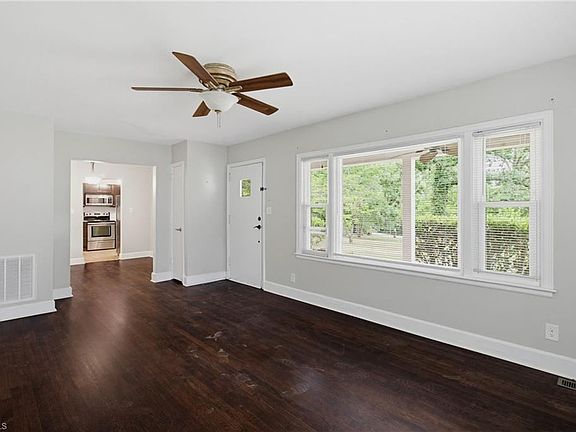 4th image of 319 Dogwood Cir