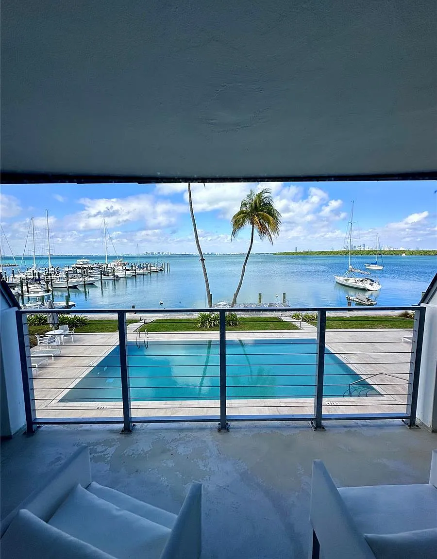 3 bed, 2160 sqft, $17,500 — Photo 1