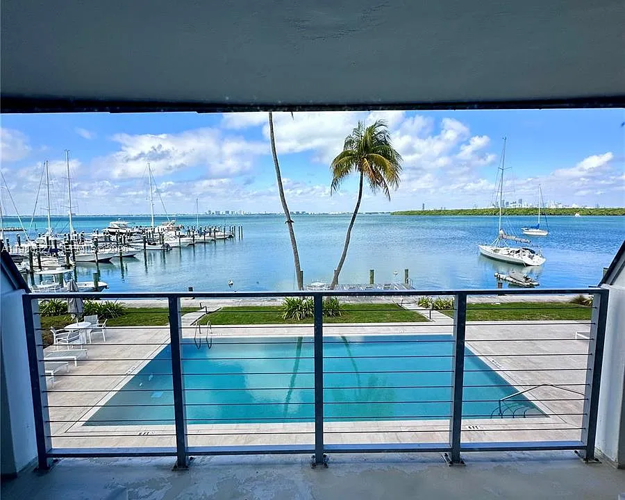 166 Harbor Dr #6B