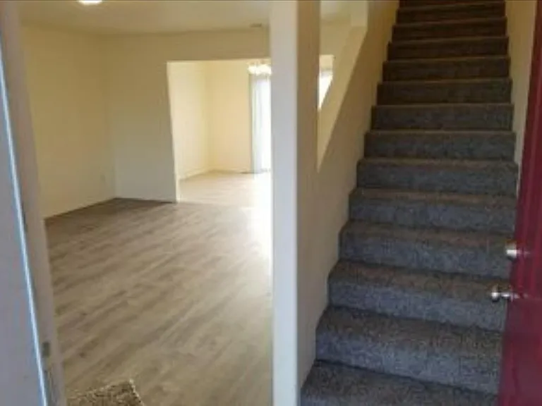 470 S Laguna Dr — Photo 4