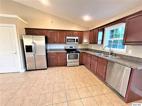 4th image of 510B Hickory Ln
