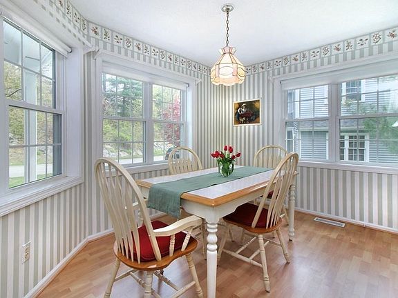 3rd image of 31 Knollwood Ct