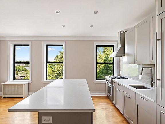 3rd image of 680 Riverside Dr #4CD