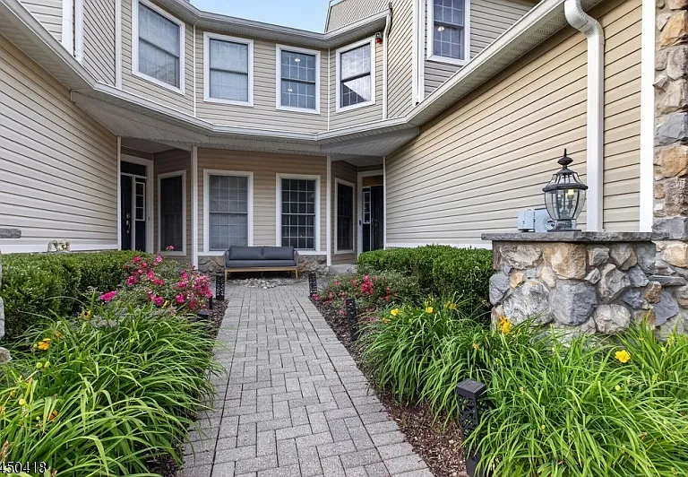 90 Winged Foot Dr — Photo 3
