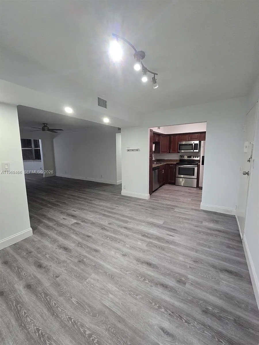 Building Photo - 6500 Cypress Rd #301