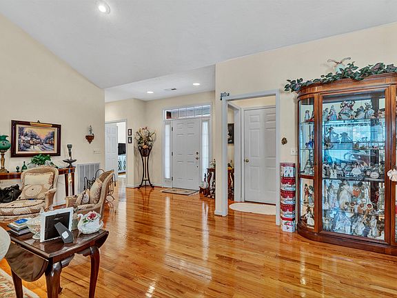 3rd image of 1205 Turner St