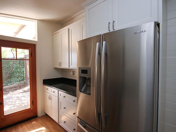 5th image of 280 Robincroft Dr #B