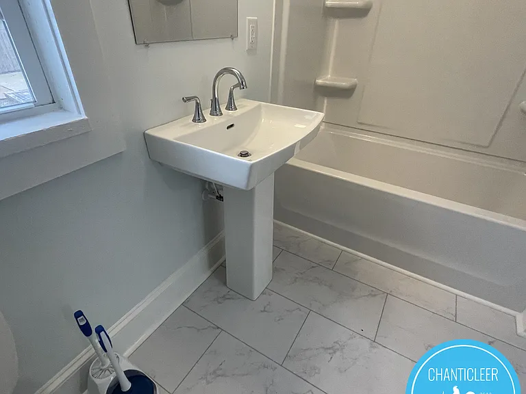 1604 E Main St — Photo 12
