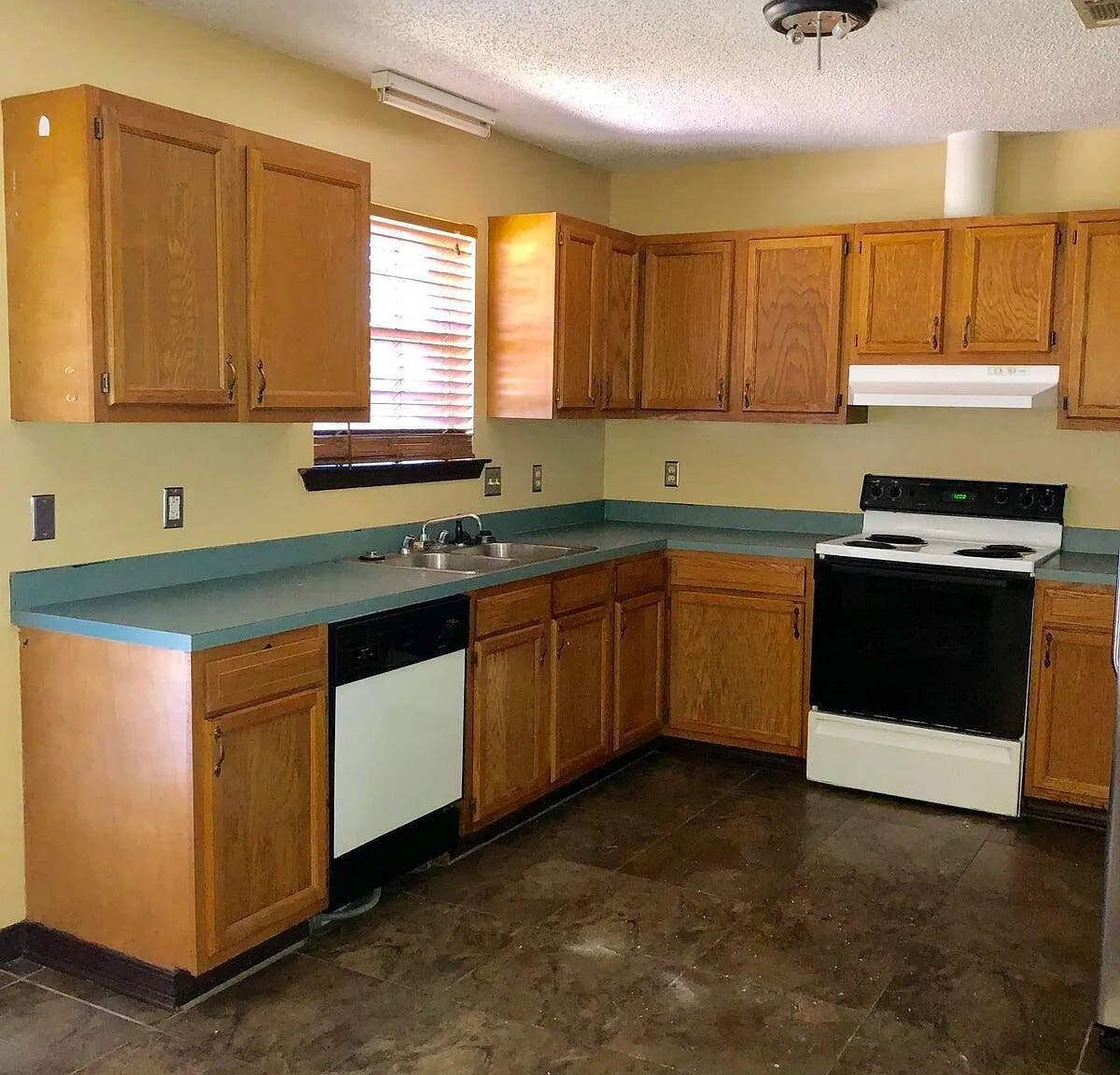 3 bed, 2.0 bath, 1404 sqft, $1,750 — Photo 2