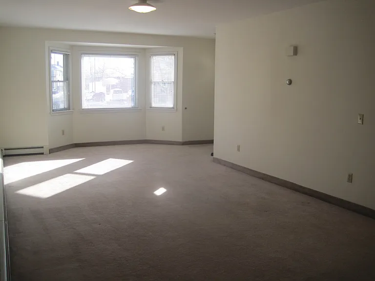 44 Memorial Blvd — Photo 3