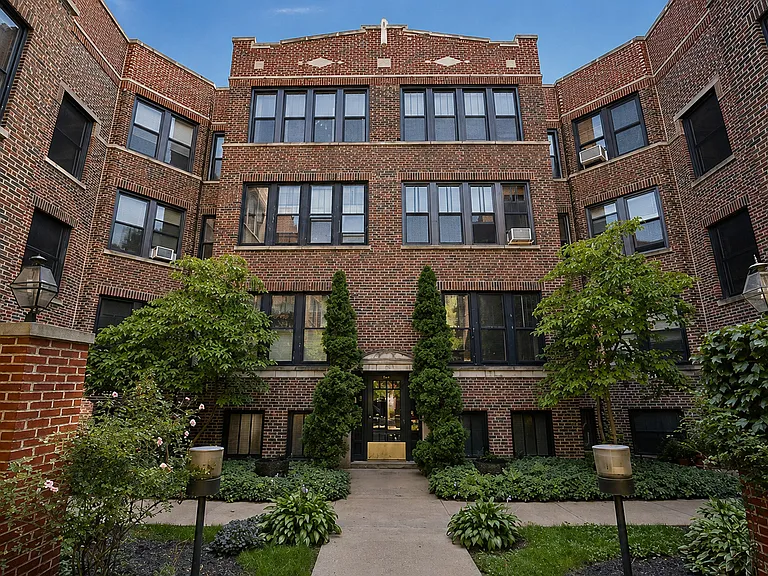 751 W Brompton Ave #2E — Photo 1