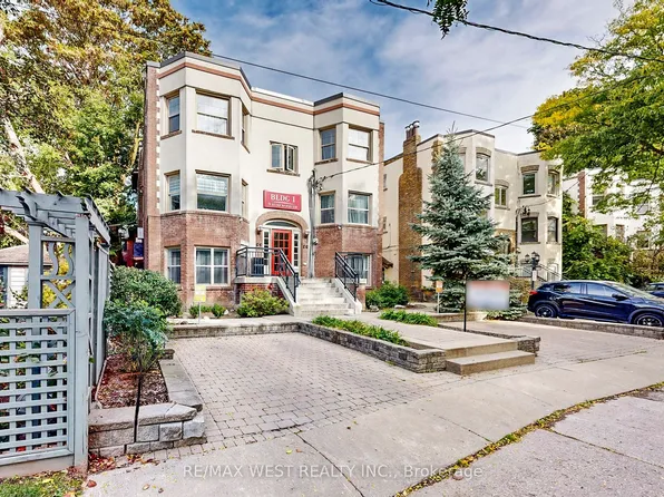 9 Humewood Dr Building 1, Toronto, ON M6C 2W3