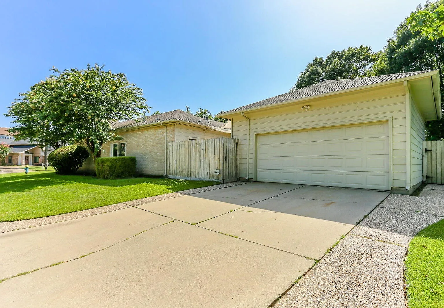 4 bed, 2.5 bath, 2548 sqft, $2,700 — Photo 3
