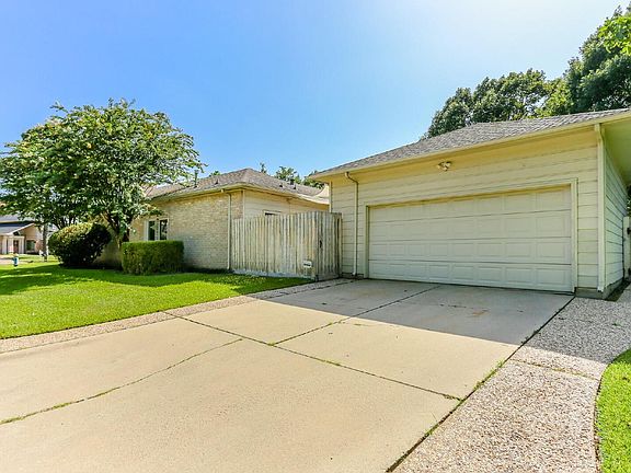 3rd image of 13102 Wickersham Ln